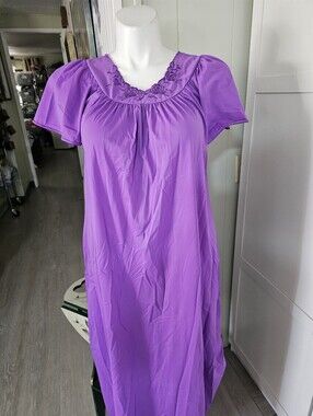 Vtg Shadowline Petals Nightgown M Purple Nylon Tricot Flutter Sleeve Embroidered